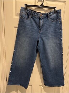 Crown and Ivy blue denim Wide-Leg Jeans with Pearl Side Trim